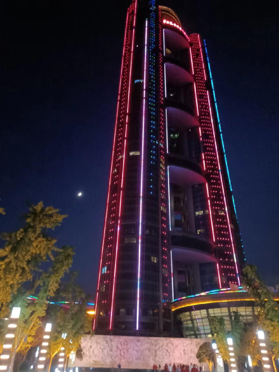 72层楼高的龙希国际大酒店