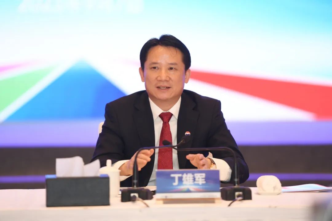 贵州茅台酒股份有限公司党委书记,董事长丁雄军主持会议