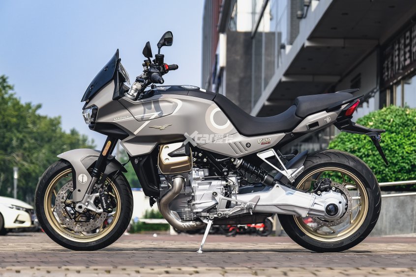 黑科技加身摩托古兹v100mandello实拍