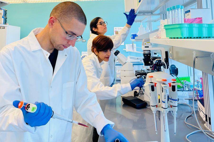 抗衰老实验室研究人员