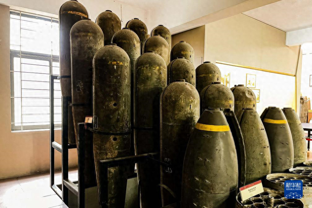 7月14日,越南首都河内工兵博物馆展出的美军在越南战争期间使用的集束