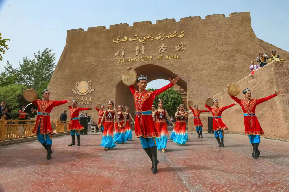 喀什古城景区开城仪式(图片由"新疆是个好方"官微提供)