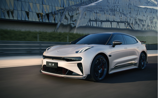 两年前,极氪001初入市场,极氪方面便透露未来将有