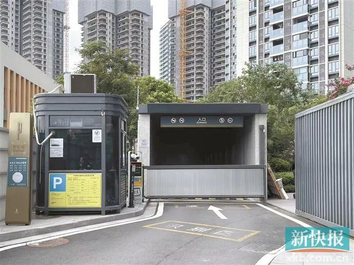 中海学仕里停车场入口.