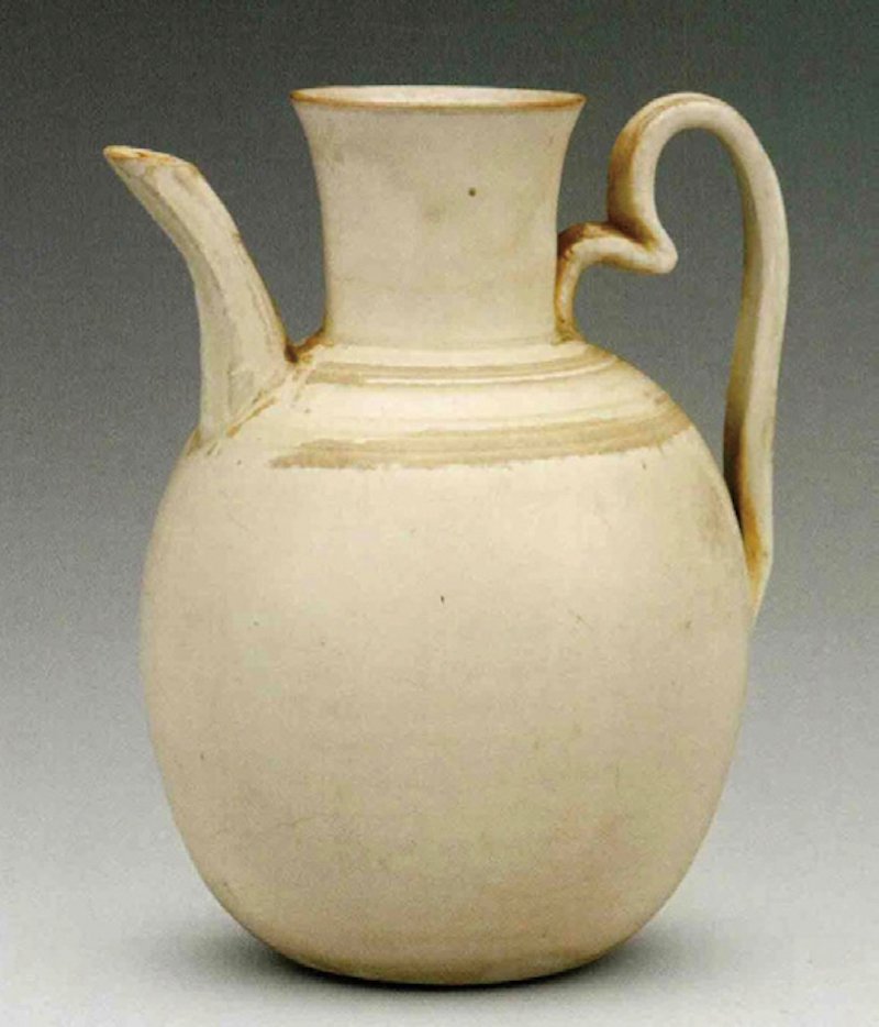 图十三〕 白瓷执壶&nbsp;钱宽墓出土