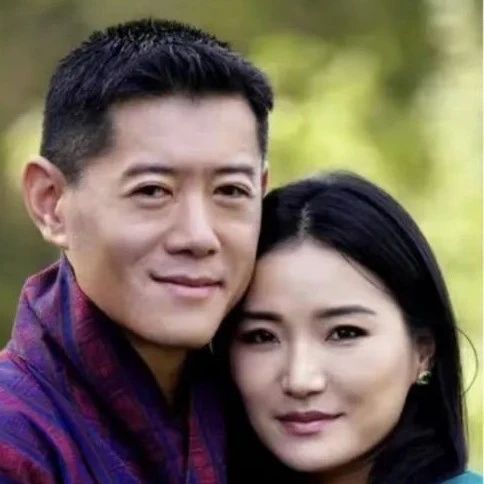 不丹王后三胎产女:与国王青梅竹马,为娶她还改了法律....|旺楚克|佩玛|不丹|国王|王子_新浪新闻