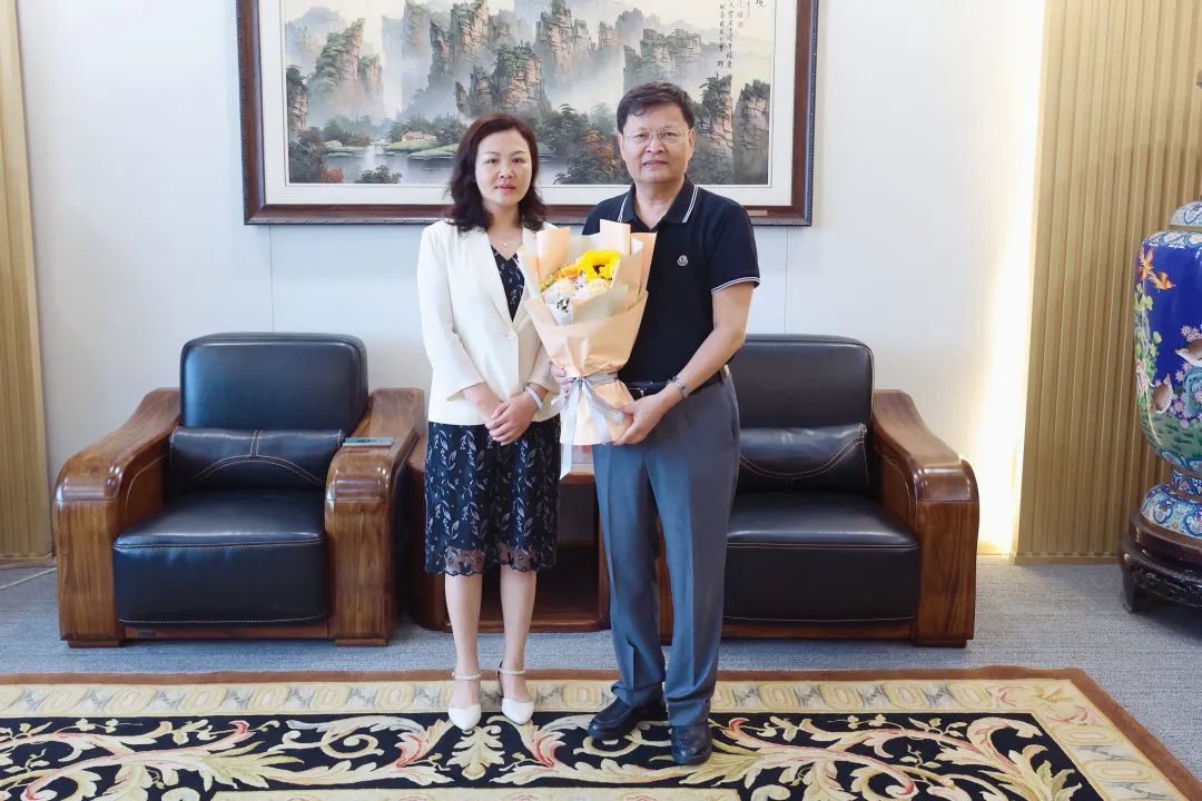 街道工委书记闫立春慰问北京化工大学
