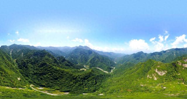 这是2022年7月8日拍摄的河南小秦岭国家级自然保护区(无人机全景照片)