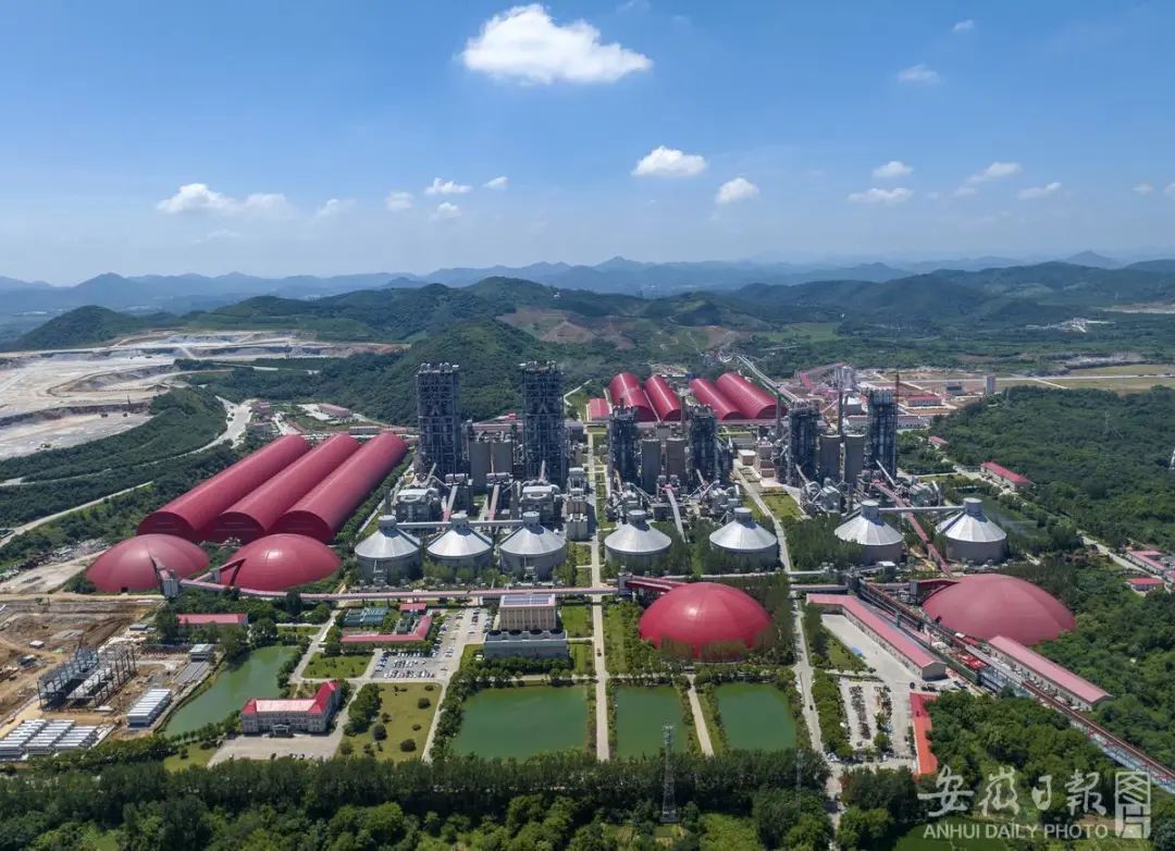 8月3日,在芜湖市繁昌区拍摄的芜湖海螺水泥有限公司超大型水泥熟料