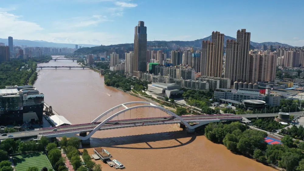 这是在甘肃省兰州市拍摄的黄河两岸城市风光(无人机照片).