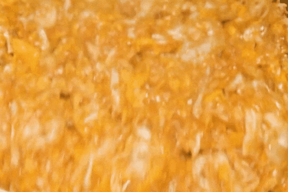 拌着米饭吃擂蛋，罪恶感直接拉满。（动图/冇味湘潭菜·小敏）