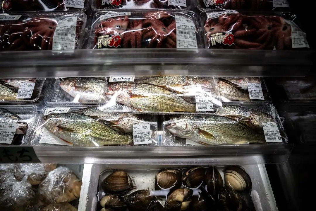 当地时间2023年8月31日,日本福岛县相马市,超市内来自福岛县的海鲜.