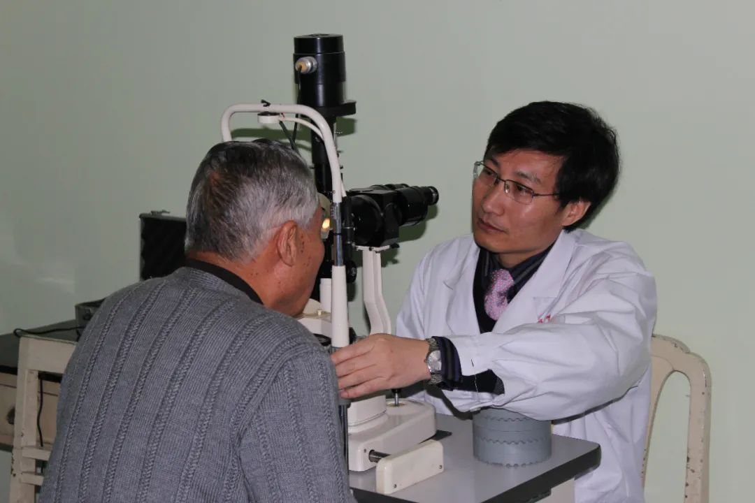 北京同仁医院副院长魏文斌:"光明"的艺术,是练插秧练出来的|医院_新浪
