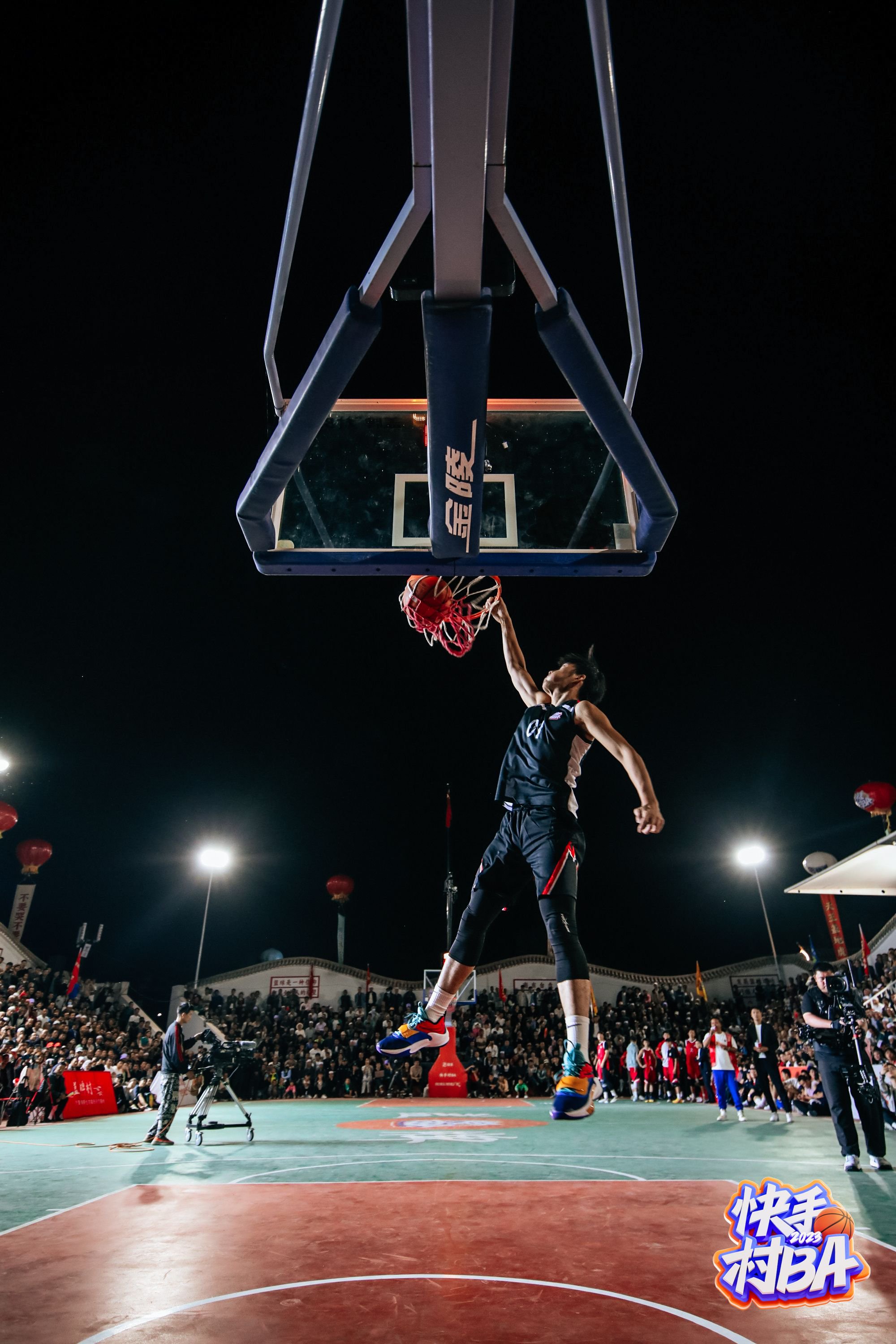 现场的扣篮表演.