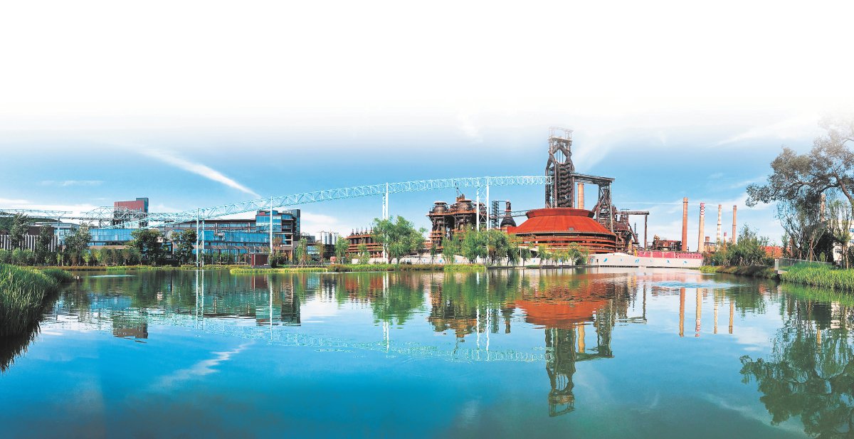 首钢园区昔日的工业遗存正在焕发活力,成为"网红打卡地". 邓伟 摄