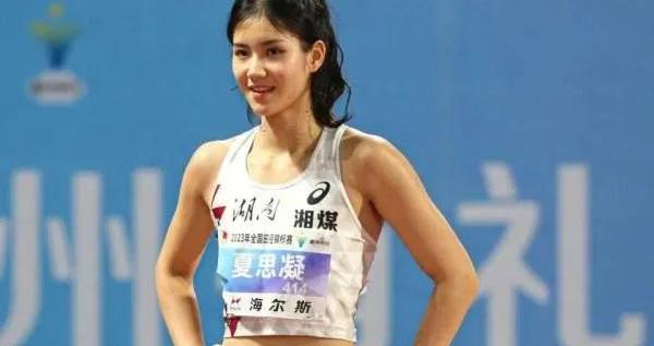 田径女神夏思凝又解锁新身份了？网友大呼“好磕”！|巴黎奥运会|全国田径锦标赛|跨栏|轿跑|女明星_新浪新闻
