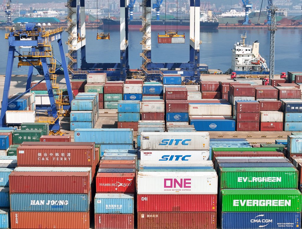 这是9月7日拍摄的山东港口烟台港国际集装箱码头（无人机照片）。新华社发（唐克摄）