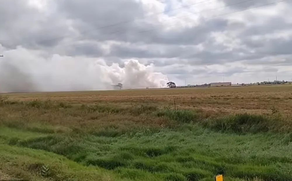 事件发生于当地时间14日中午前后,其中一个车厢载有一种叫做高氯酸的