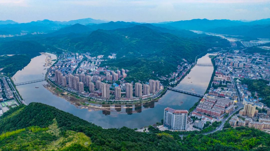 六安市金寨县城全景.