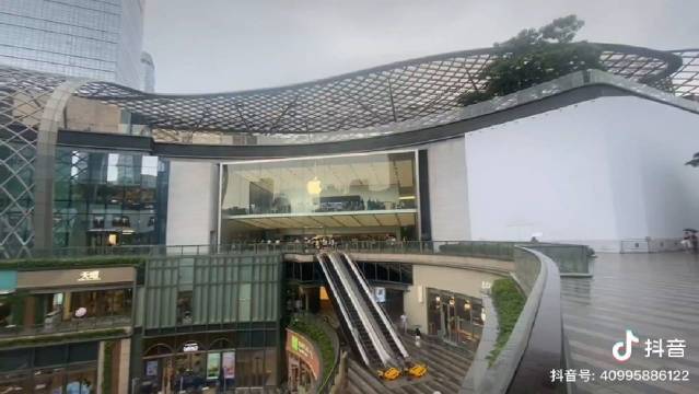 网友实拍，广州天环广场苹果零售店人挺多的……|广州市_新浪新闻