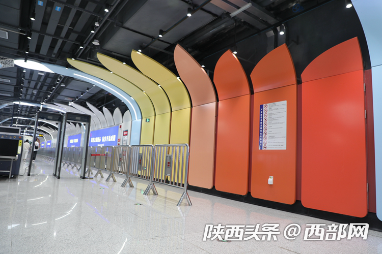 西安地铁1号线三期工程中华西路站站厅装饰