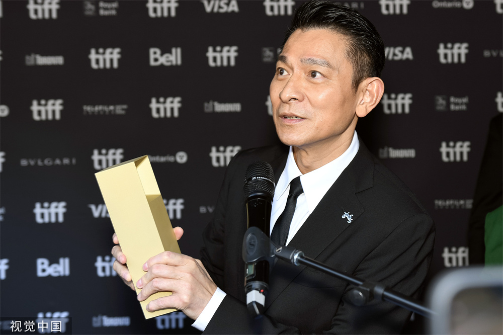 刘德华领取多伦多电影节特别贡献奖