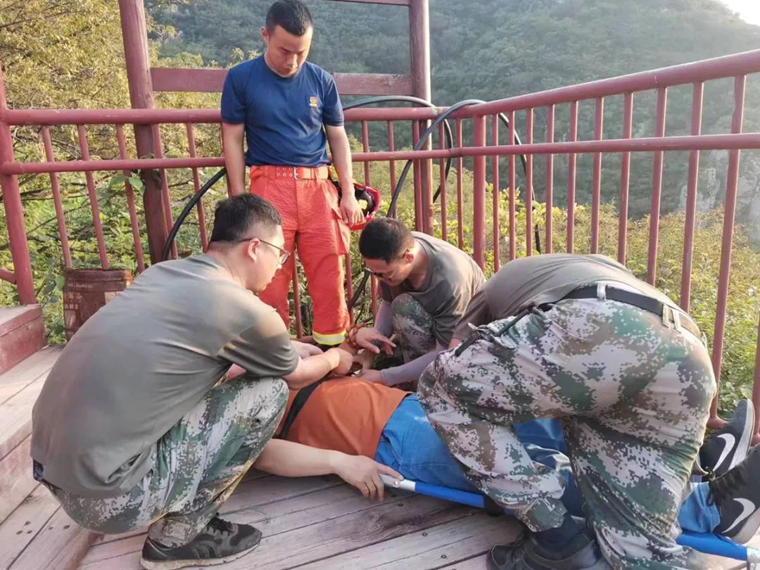 舞彩浅山山地救援队成功救援4名被困游客|救援_新浪财经_新浪网