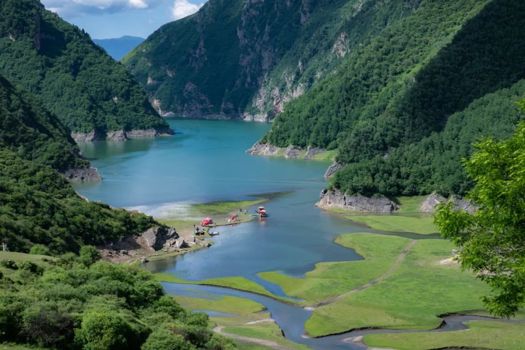 甘南藏族自治州冶力关旅游区天池冶海的美丽风光 郎兵兵 摄