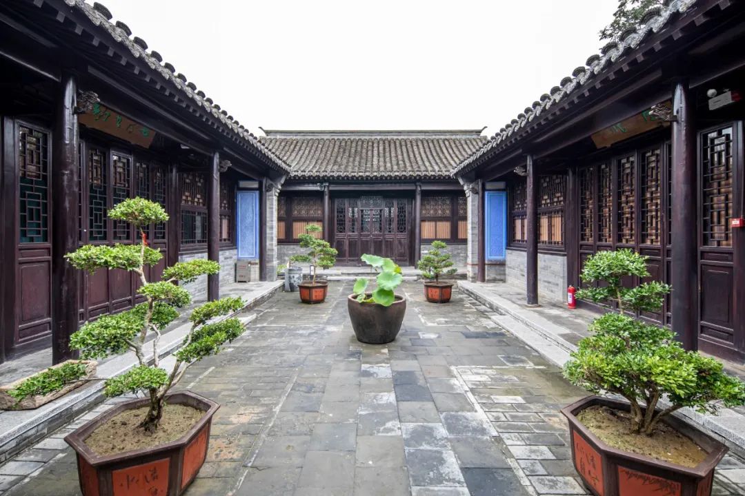 北方四合院的建筑式样一派古朴浑厚.