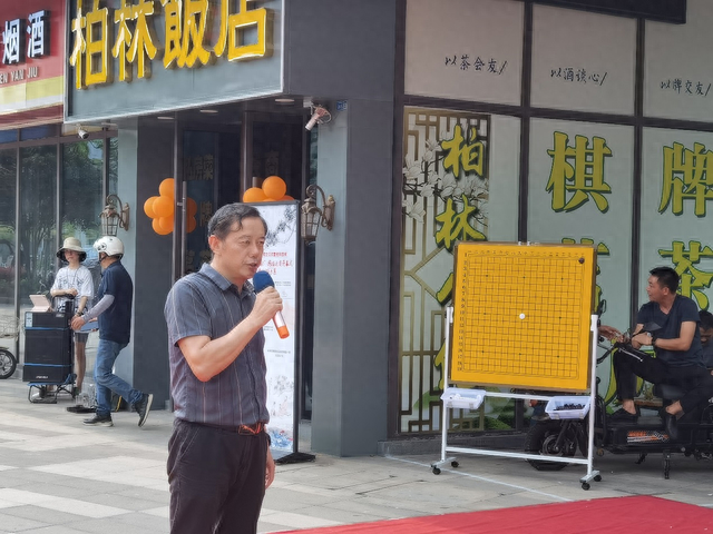 谈起成立柏林棋友会的初衷,会长李志发致辞表示,围棋是一项备受人们