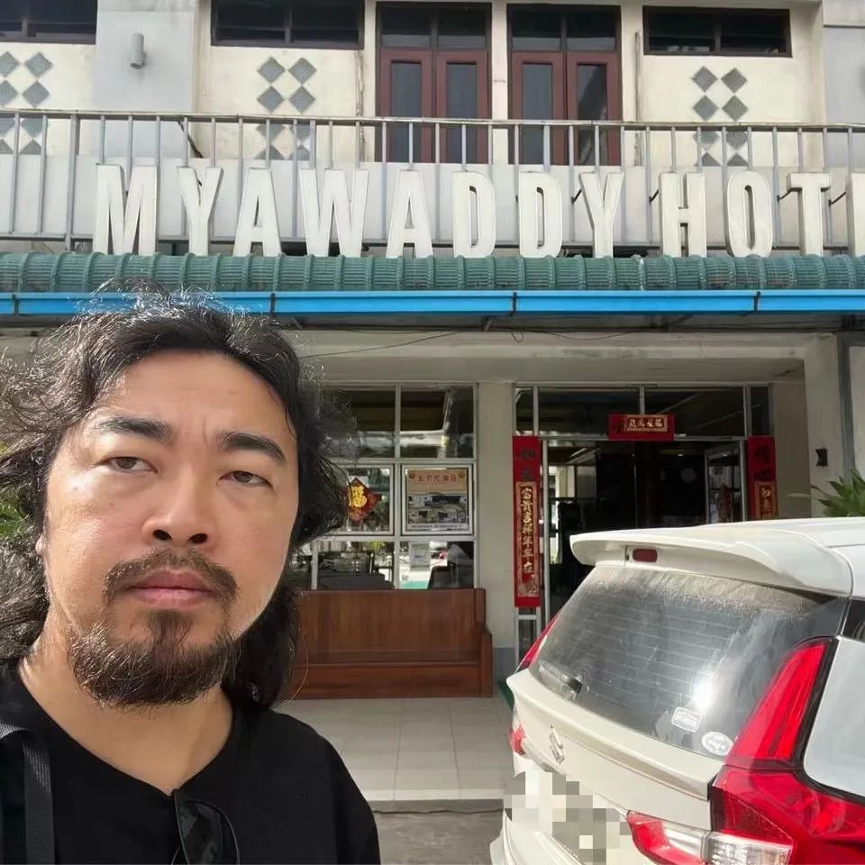 峰哥在妙瓦底酒店 图源:峰哥亡命天涯