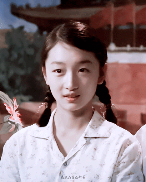 清纯的静秋@周冬雨 ,弯弯的眼睛里装着星星|周冬雨|静秋|张艺谋_新浪