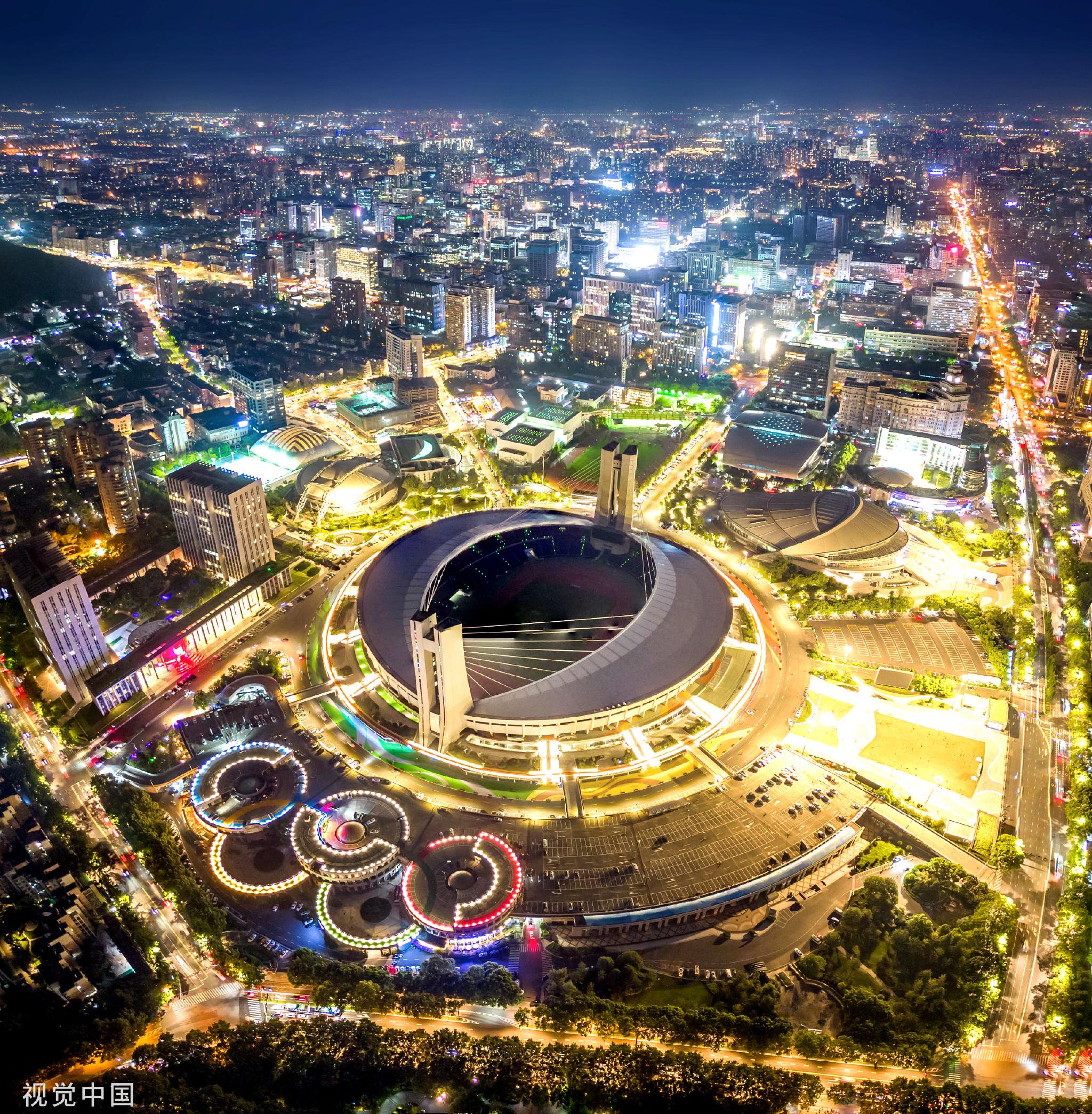 杭州黄龙体育中心夜景.