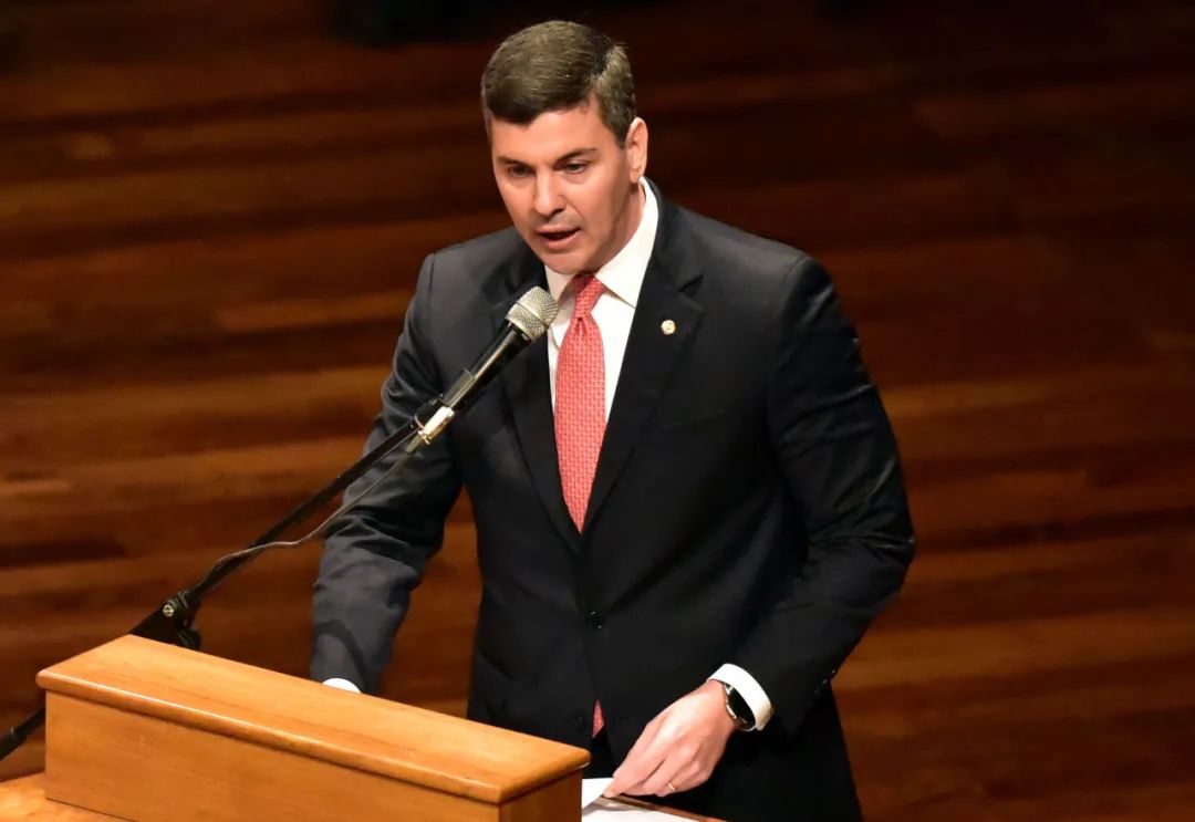 今年7月,巴拉圭总统当选人圣地亚哥·培尼亚"访问"台湾地区,试图为巴