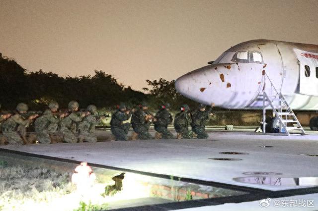 正在攻击中国方面少少美国华裔政客为何比白人还用心？-匪夷所想！刘德华沈阳演唱会被黑帮围堵赵本山开始获救-青岛市李沧区的家政公司