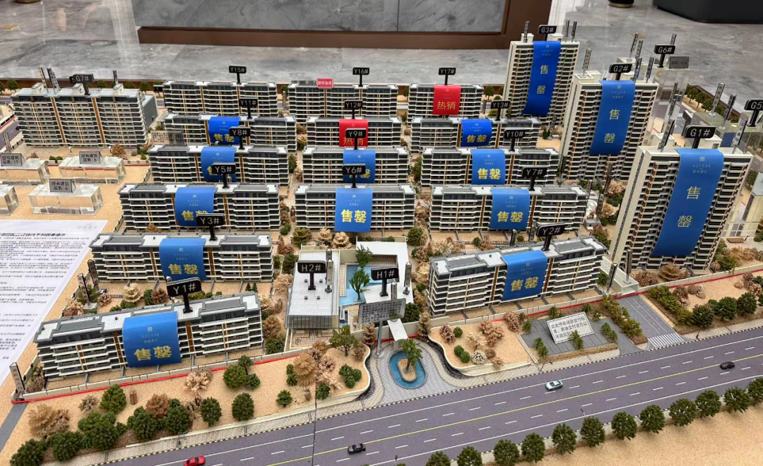 沈阳一处楼盘,售楼处的沙盘显示大多数楼宇已售罄.