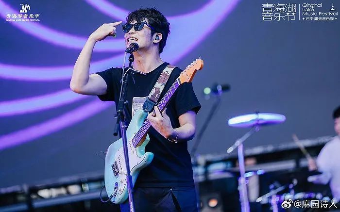 苦果在青海湖音乐节演出(图片来源:麻园诗人官方微博)