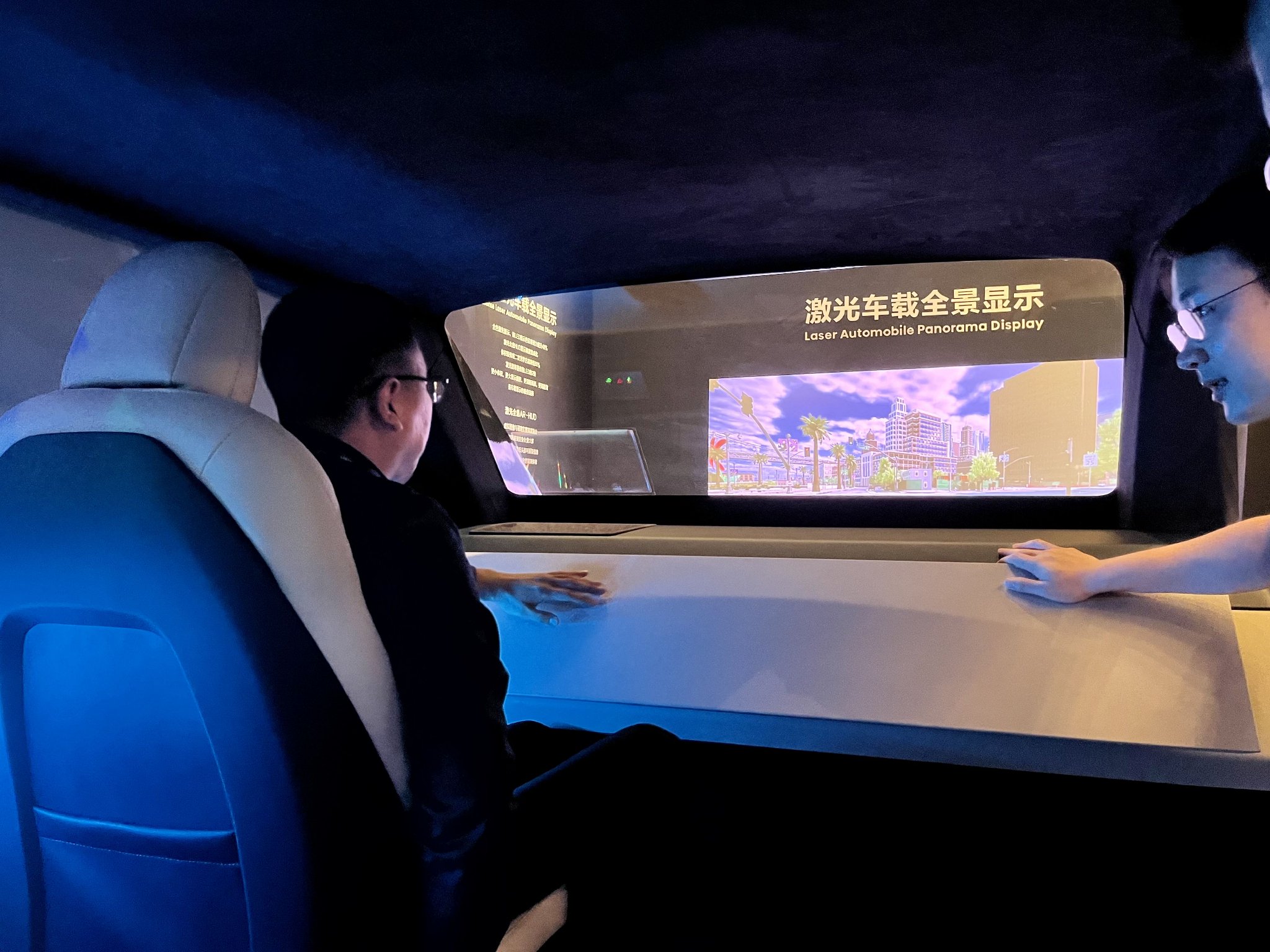 大会现场,海信首次展出了激光车载hud.科技日报记者68宋迎迎 摄