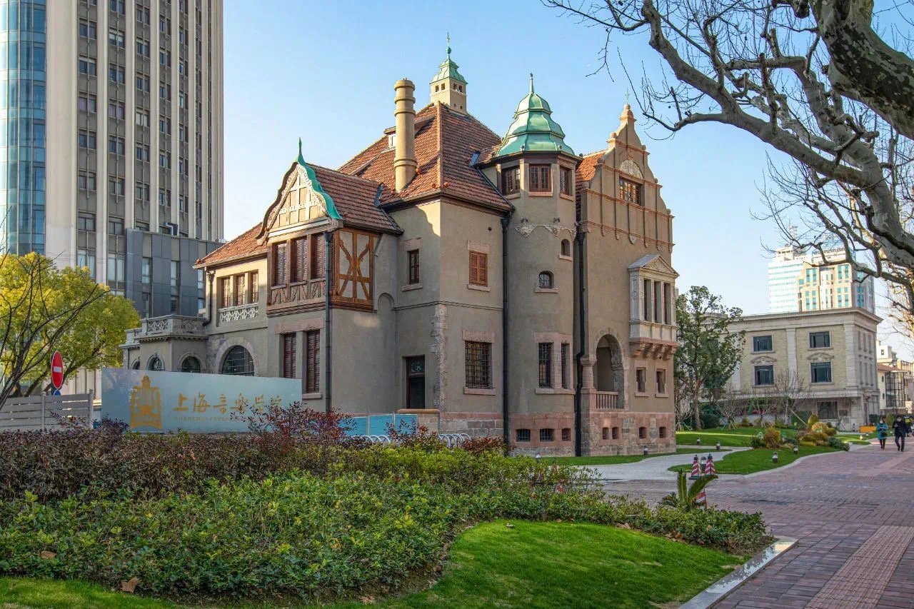 徐汇区湖南街道,淮海中路上上海音乐学院的城堡型建筑.上海徐汇 图