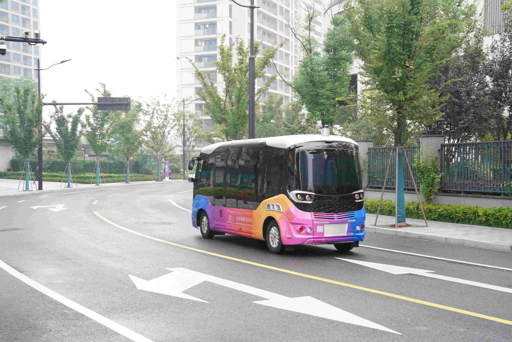 杭州亚运村ar智能巴士.人民网记者 郝帅摄杭州亚运村ar智能巴士.