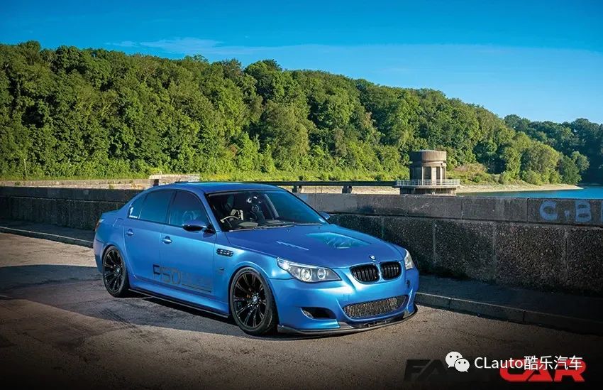 透明引擎盖与碳纤维mt手排,这台440匹宝马m5 e60 v10是绝对的大玩具