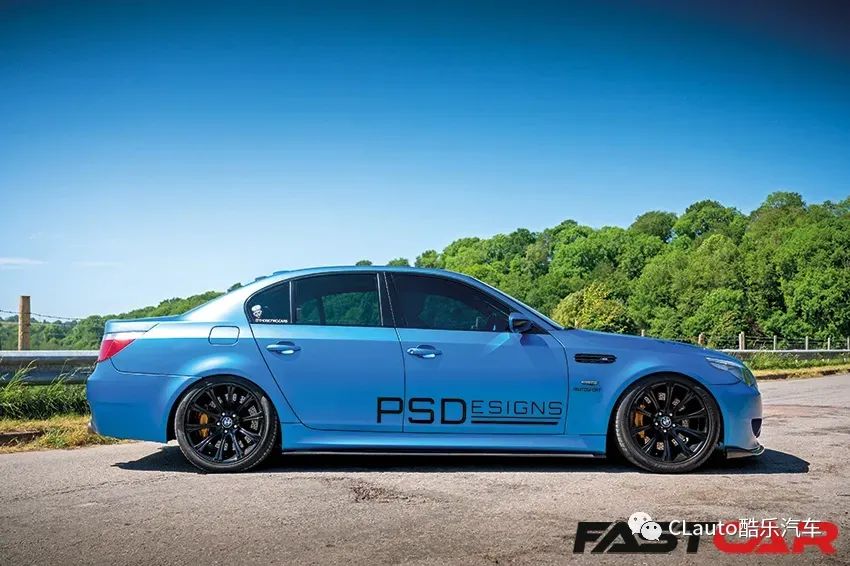 透明引擎盖与碳纤维mt手排,这台440匹宝马m5 e60 v10是绝对的大玩具