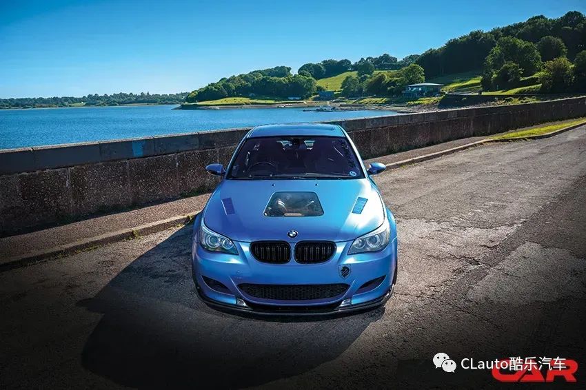 透明引擎盖与碳纤维mt手排,这台440匹宝马m5 e60 v10是绝对的大玩具