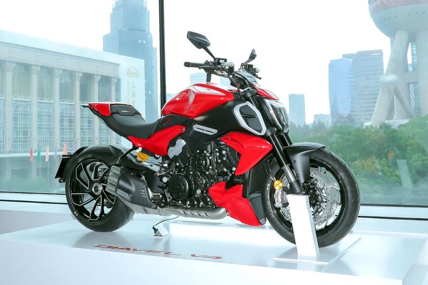 杜卡迪大魔鬼diavelv4上市售228万起