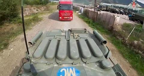 俄媒：纳卡武装开始交出武器