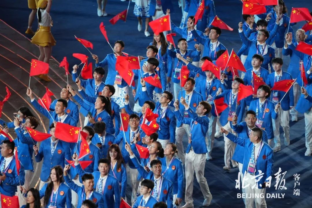 9月23日,杭州亚运会开幕式,中国代表团入场.图源:北京日报客户端