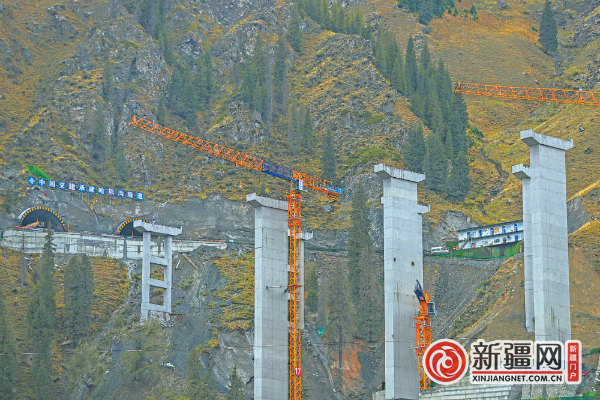 图为乌尉高速公路项目后峡段桥哈熊沟隧道入口处.