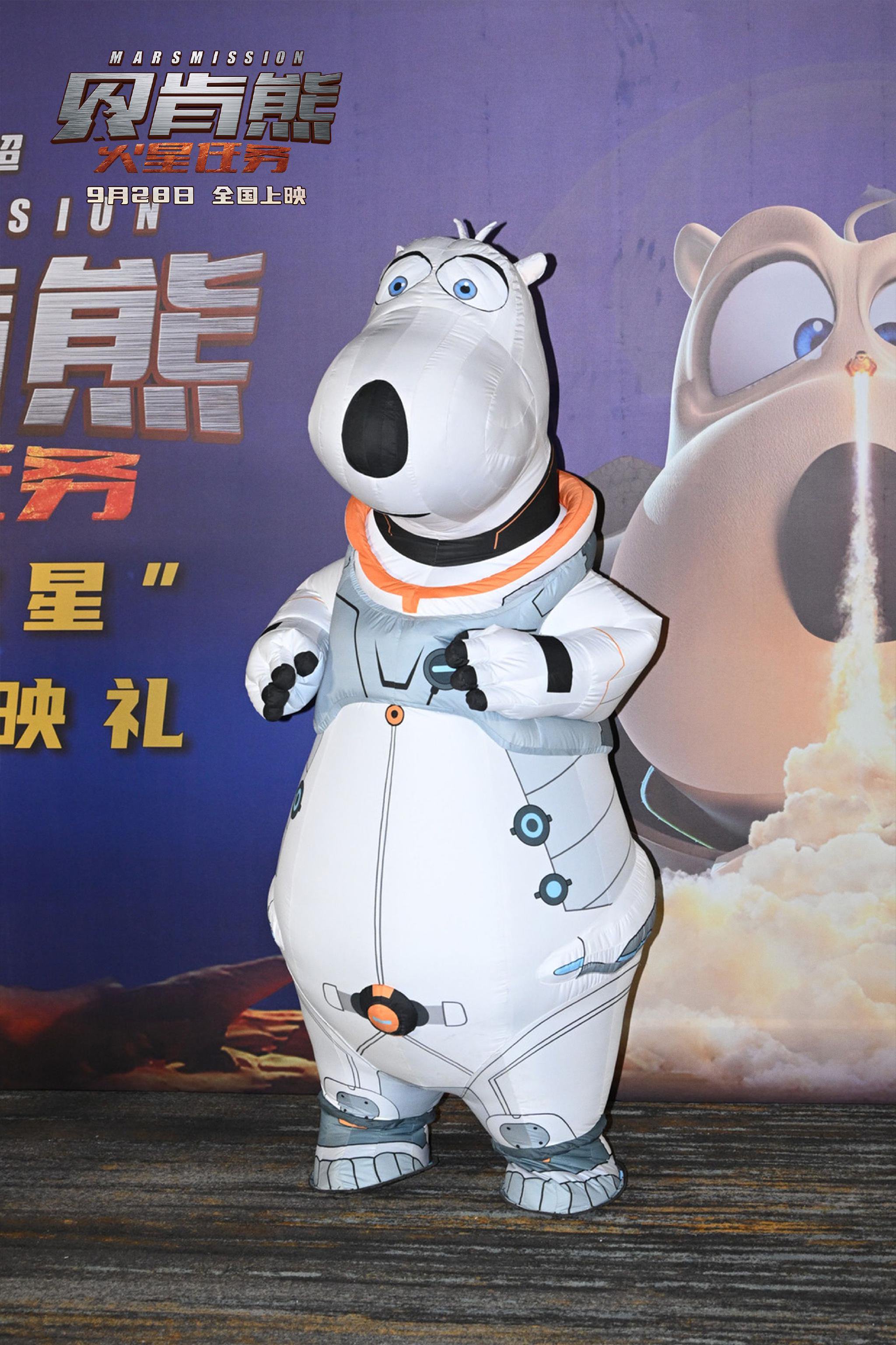 贝肯熊玩偶惊喜亮相