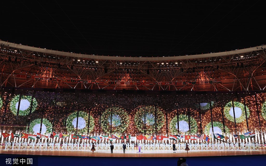 开幕式采用了环保的电子烟花.