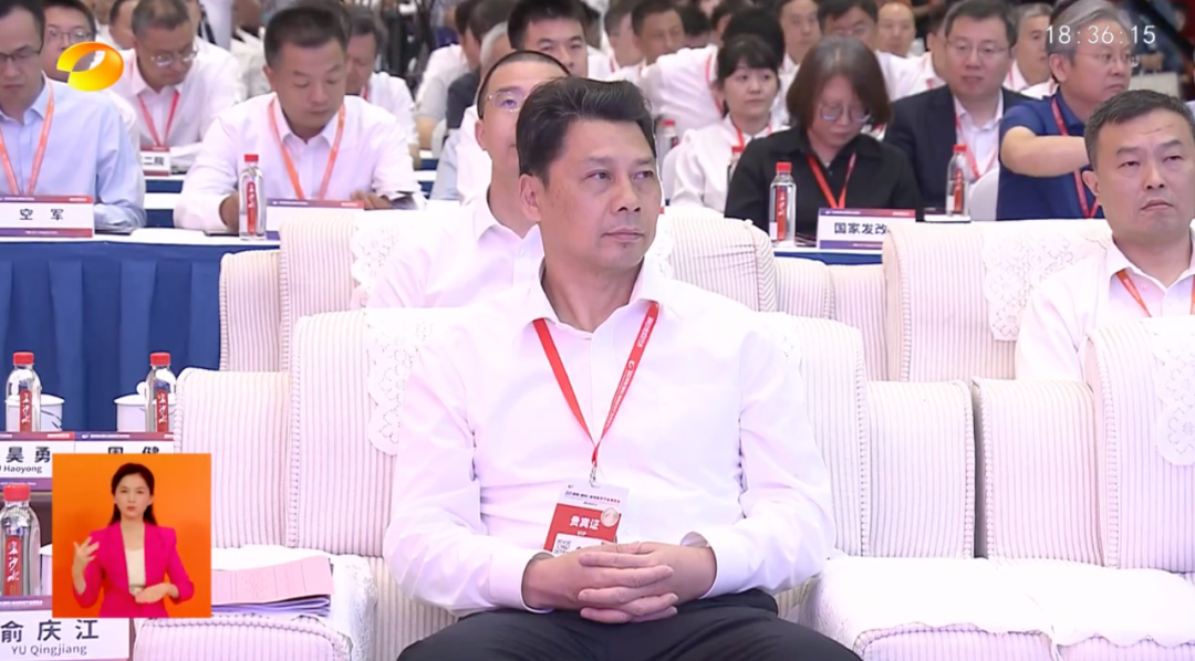 一人为中央委员,一人曾任"海空雄鹰团"团长|飞行员_新浪财经_新浪网